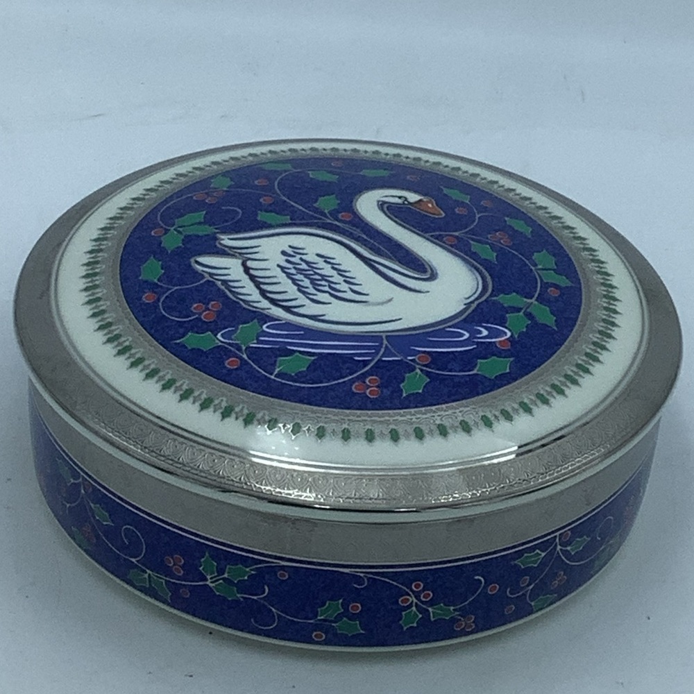 Mikasa Christmas 1999 Twelve Days of Christmas Swan  Porcelain Trinket Box